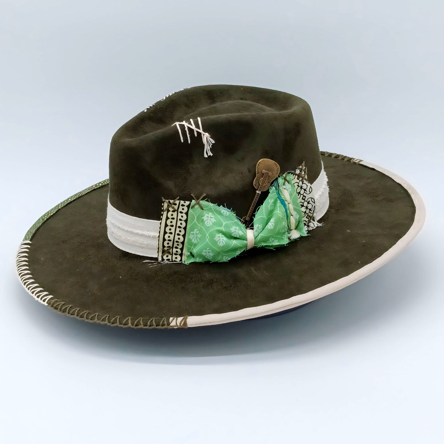 Sombrero Decorado 3 Gamuza Edición 2
