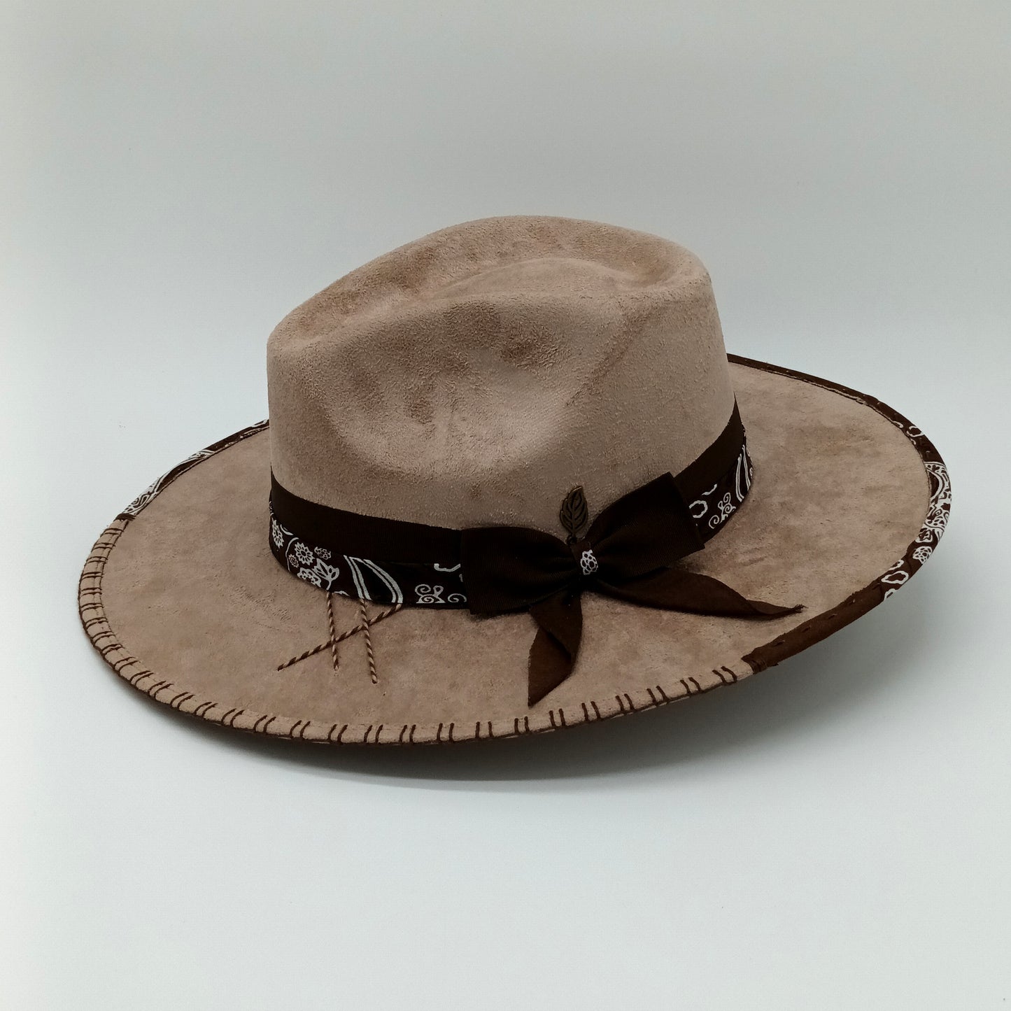 Sombrero Decorado 3 Gamuza Edición 2